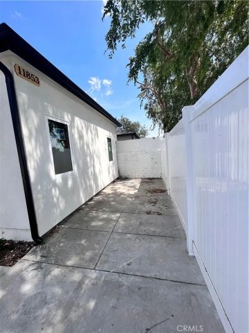 6305 Carpenter, North Hollywood, CA 91606