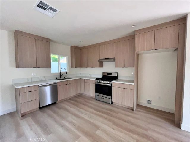 6305 Carpenter, North Hollywood, CA 91606