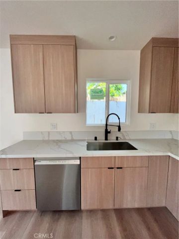 6305 Carpenter, North Hollywood, CA 91606