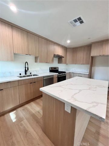 6305 Carpenter, North Hollywood, CA 91606