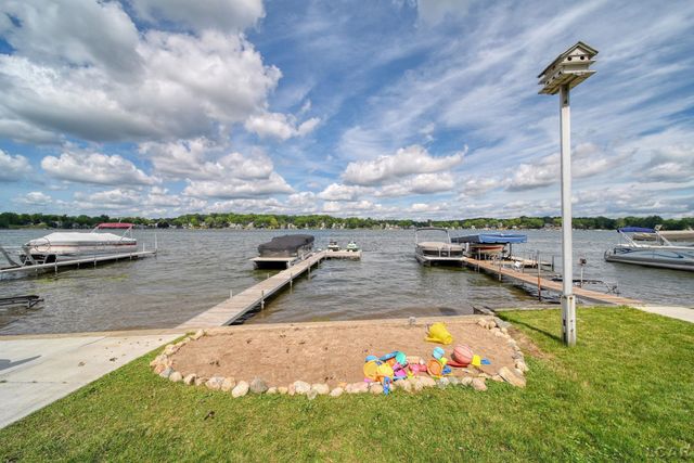 7296 Walnut Hill Road, Manitou Beach, MI 49253