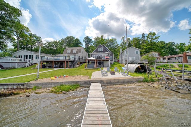 7296 Walnut Hill Road, Manitou Beach, MI 49253