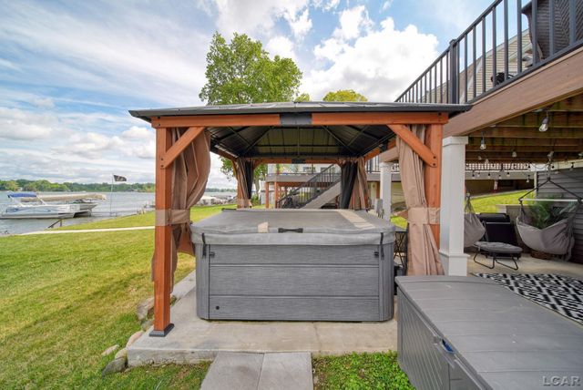 7296 Walnut Hill Road, Manitou Beach, MI 49253