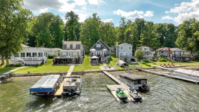 7296 Walnut Hill Road, Manitou Beach, MI 49253