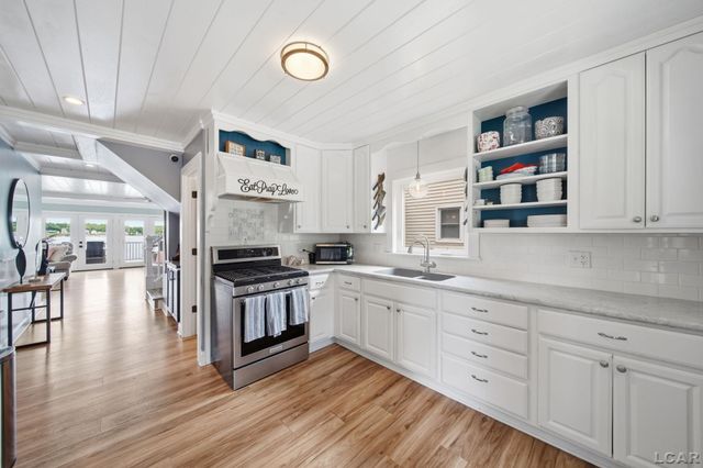 7296 Walnut Hill Road, Manitou Beach, MI 49253