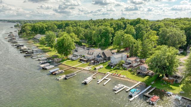7296 Walnut Hill Road, Manitou Beach, MI 49253