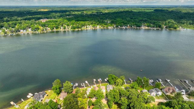 7296 Walnut Hill Road, Manitou Beach, MI 49253