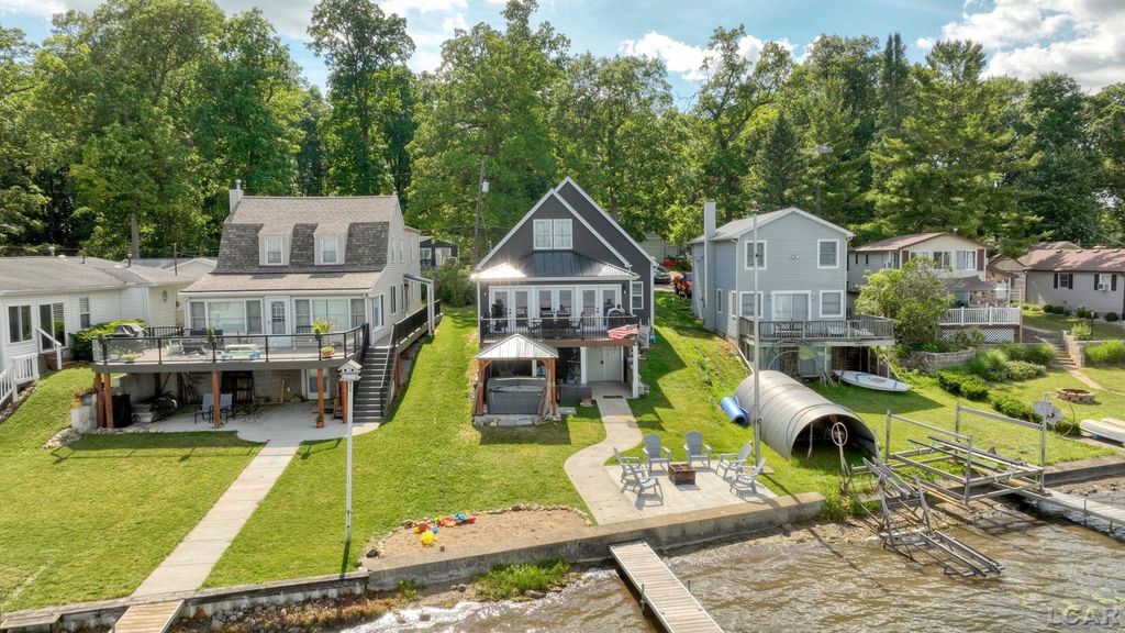7296 Walnut Hill Road, Manitou Beach, MI 49253