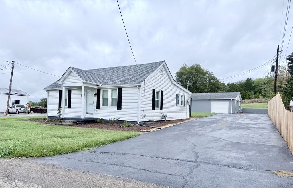 2210 Princeton Rd, Hopkinsville, KY 42240