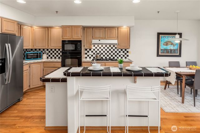 10142 NE 63rd Street, Kirkland, WA 98033