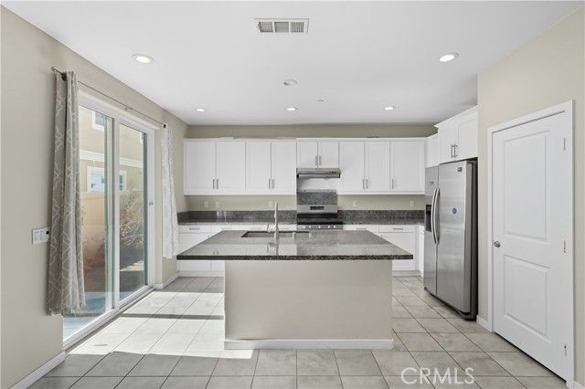 13846 Farmhoue, Chino, CA 91710