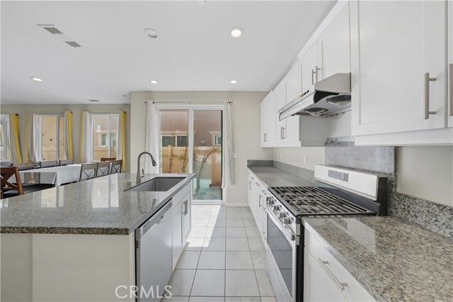 13846 Farmhoue, Chino, CA 91710