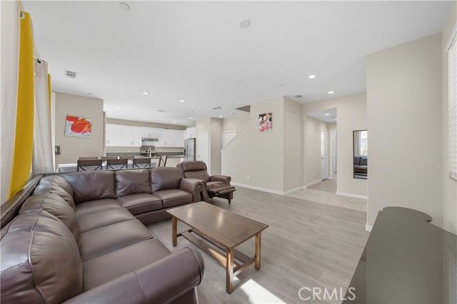 13846 Farmhoue, Chino, CA 91710