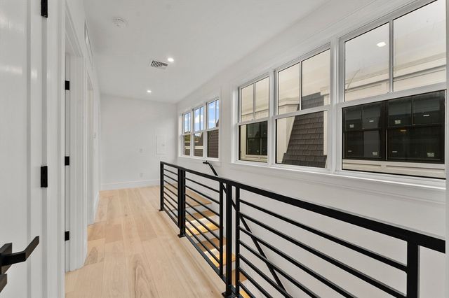 327 Alewife Brook Pkwy B, Somerville, MA 02144