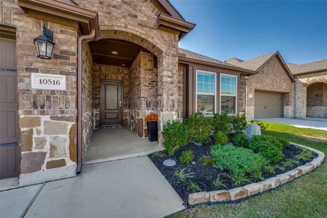10516 Fountain Gate Street, Aubrey, TX 76227