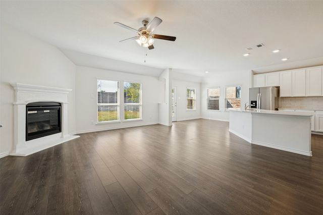 10516 Fountain Gate Street, Aubrey, TX 76227