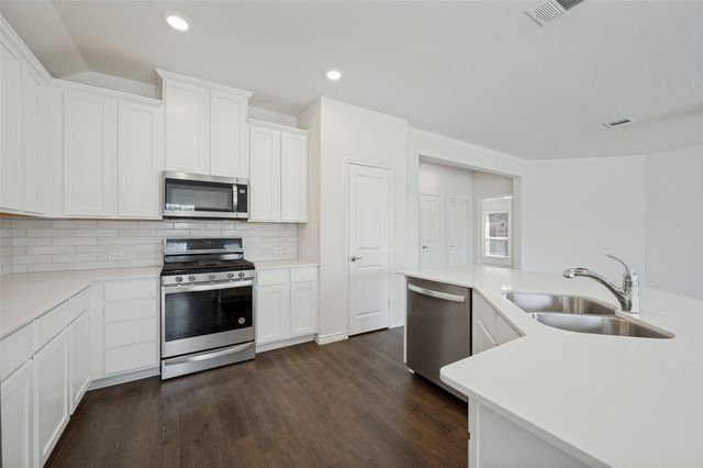 10516 Fountain Gate Street, Aubrey, TX 76227