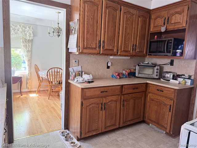10061 Colwell Avenue, Allen Park, MI 48101
