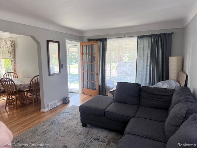 10061 Colwell Avenue, Allen Park, MI 48101