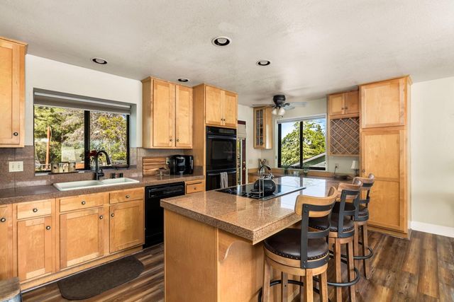 11877 Kingbird Ct, Penn Valley, CA 95946