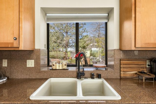 11877 Kingbird Ct, Penn Valley, CA 95946