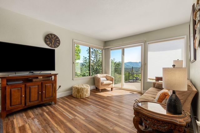 11877 Kingbird Ct, Penn Valley, CA 95946