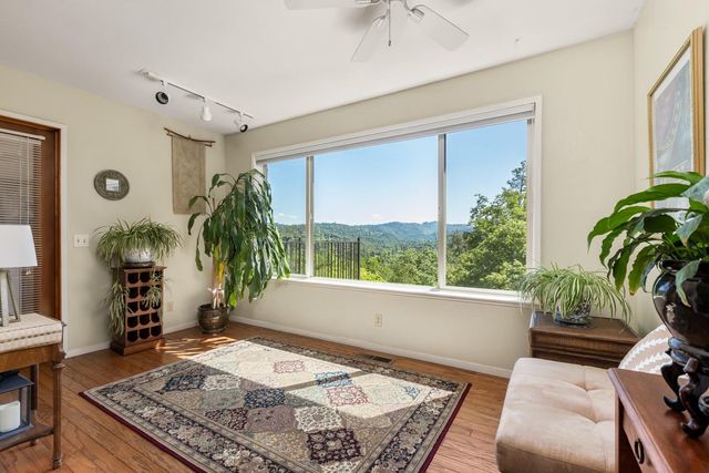 11877 Kingbird Ct, Penn Valley, CA 95946