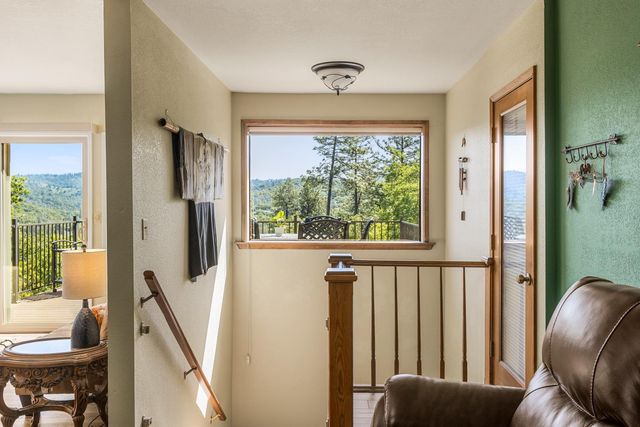 11877 Kingbird Ct, Penn Valley, CA 95946