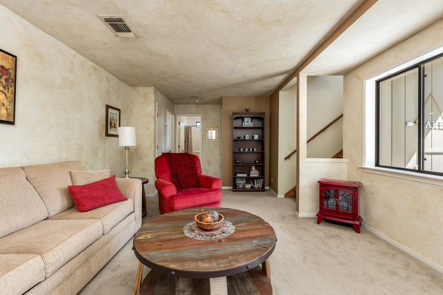 11877 Kingbird Ct, Penn Valley, CA 95946