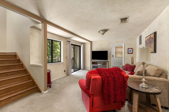 11877 Kingbird Ct, Penn Valley, CA 95946