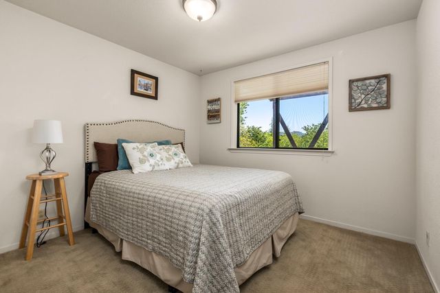 11877 Kingbird Ct, Penn Valley, CA 95946