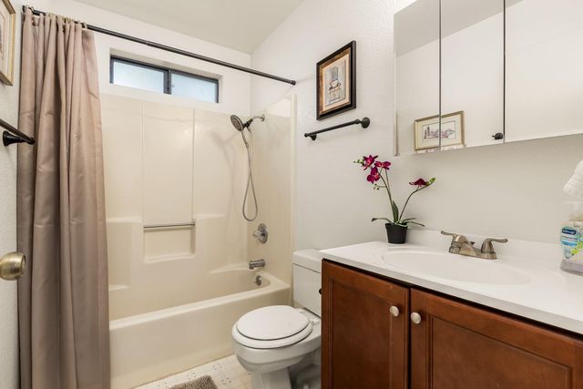 11877 Kingbird Ct, Penn Valley, CA 95946