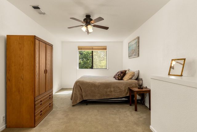 11877 Kingbird Ct, Penn Valley, CA 95946