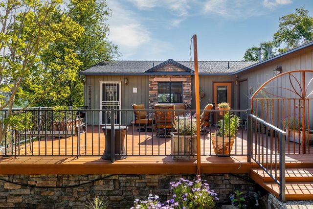 11877 Kingbird Ct, Penn Valley, CA 95946