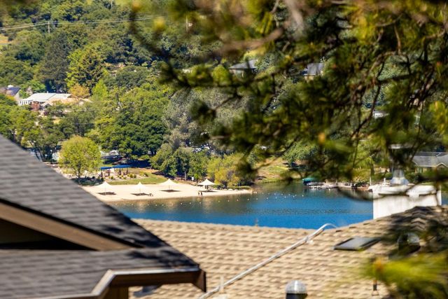 11877 Kingbird Ct, Penn Valley, CA 95946