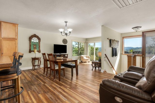 11877 Kingbird Ct, Penn Valley, CA 95946