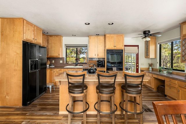 11877 Kingbird Ct, Penn Valley, CA 95946