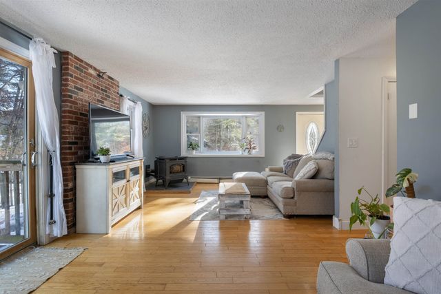 26 Barrell Run Road, Fremont, NH 03044