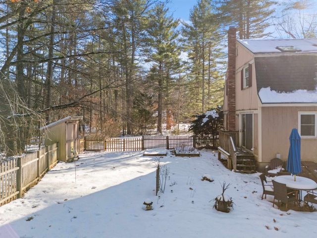 26 Barrell Run Road, Fremont, NH 03044