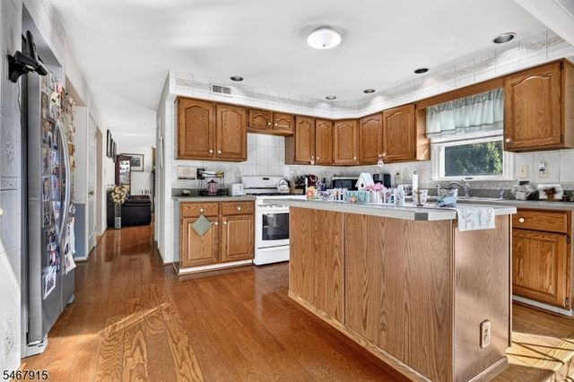 13 Drexel Hill Dr, South Brunswick Twp., NJ 08824