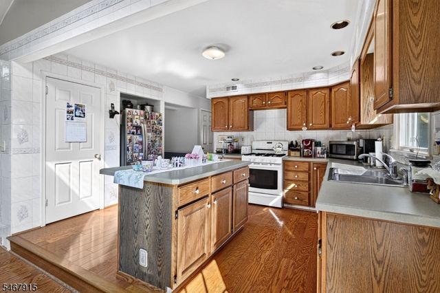 13 Drexel Hill Dr, South Brunswick Twp., NJ 08824