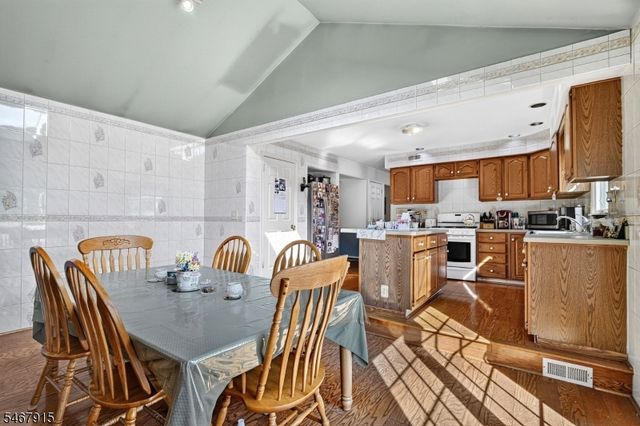 13 Drexel Hill Dr, South Brunswick Twp., NJ 08824