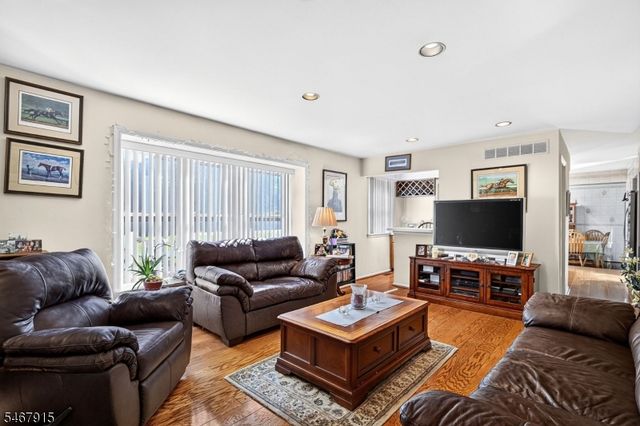 13 Drexel Hill Dr, South Brunswick Twp., NJ 08824