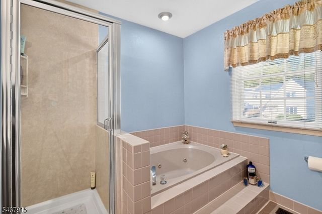 13 Drexel Hill Dr, South Brunswick Twp., NJ 08824