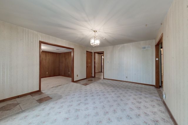 2656 N Poplar St, Wichita, KS 67219
