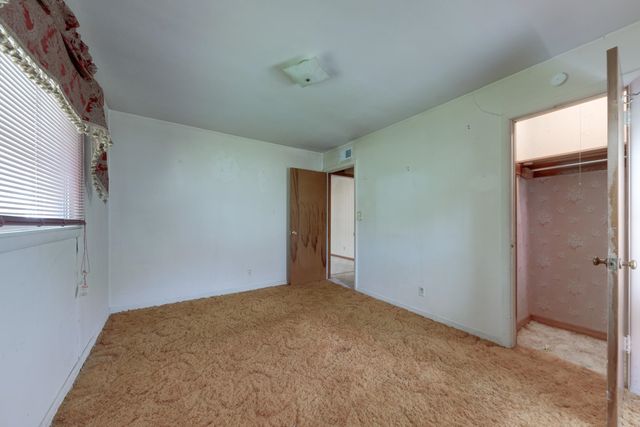 2656 N Poplar St, Wichita, KS 67219