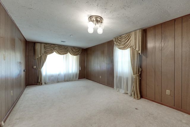2656 N Poplar St, Wichita, KS 67219