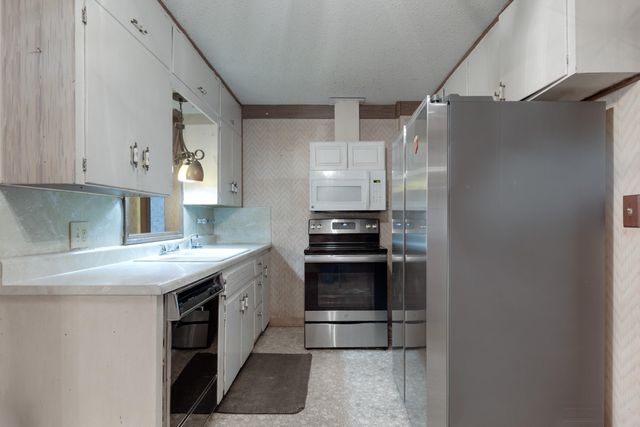 2656 N Poplar St, Wichita, KS 67219