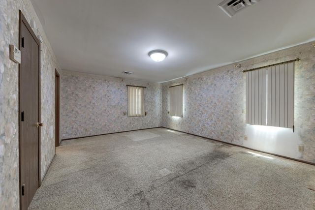 2656 N Poplar St, Wichita, KS 67219