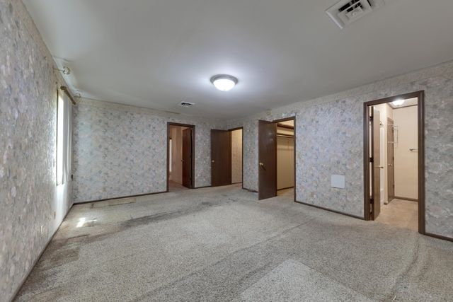 2656 N Poplar St, Wichita, KS 67219